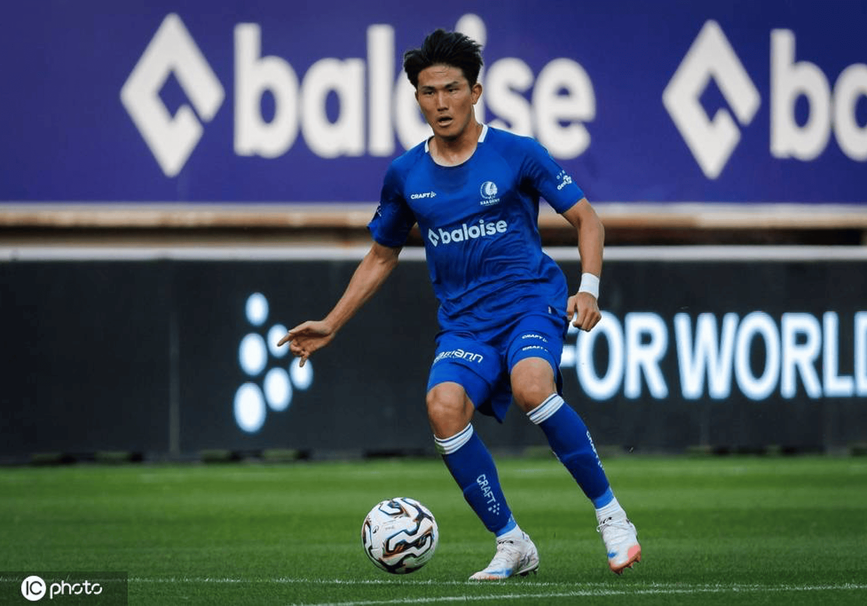 关于转折点！费耶诺德队长鼓劲，中超转会期攻防权衡，更衣室稳定，控场能力受关注的信息