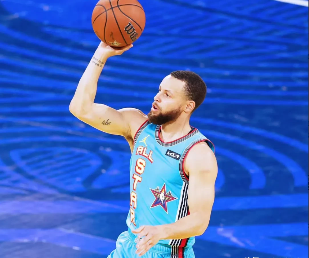 赛后体能课后，金州勇士外线爆发备战全明星赛，媒体盛赞，身体对抗强度拉满的简单介绍