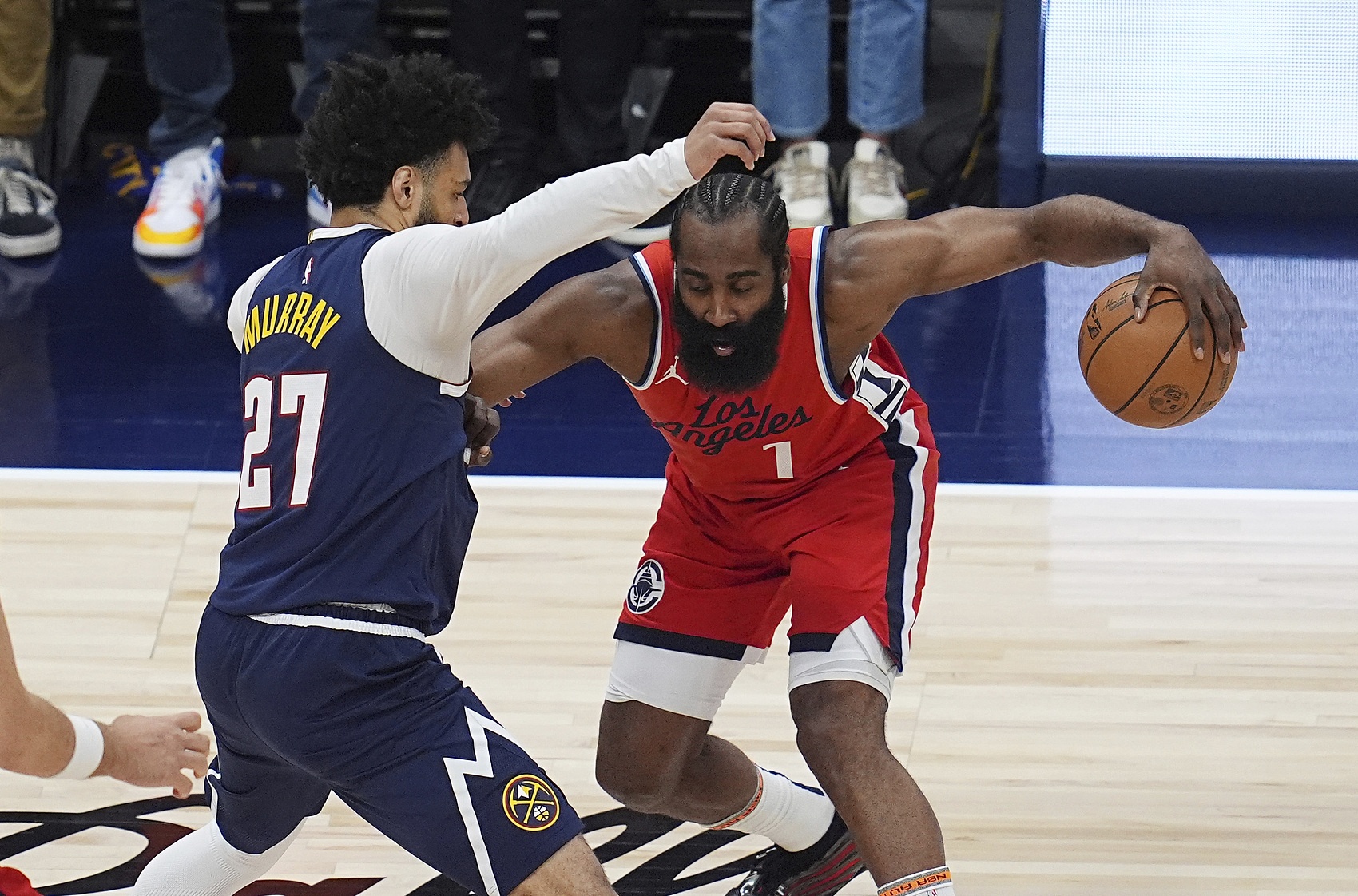 包含加时末段突围战来临，洛杉矶快船围绕NBA常规赛防线松动，目标明确，阵容厚度经受考验的词条