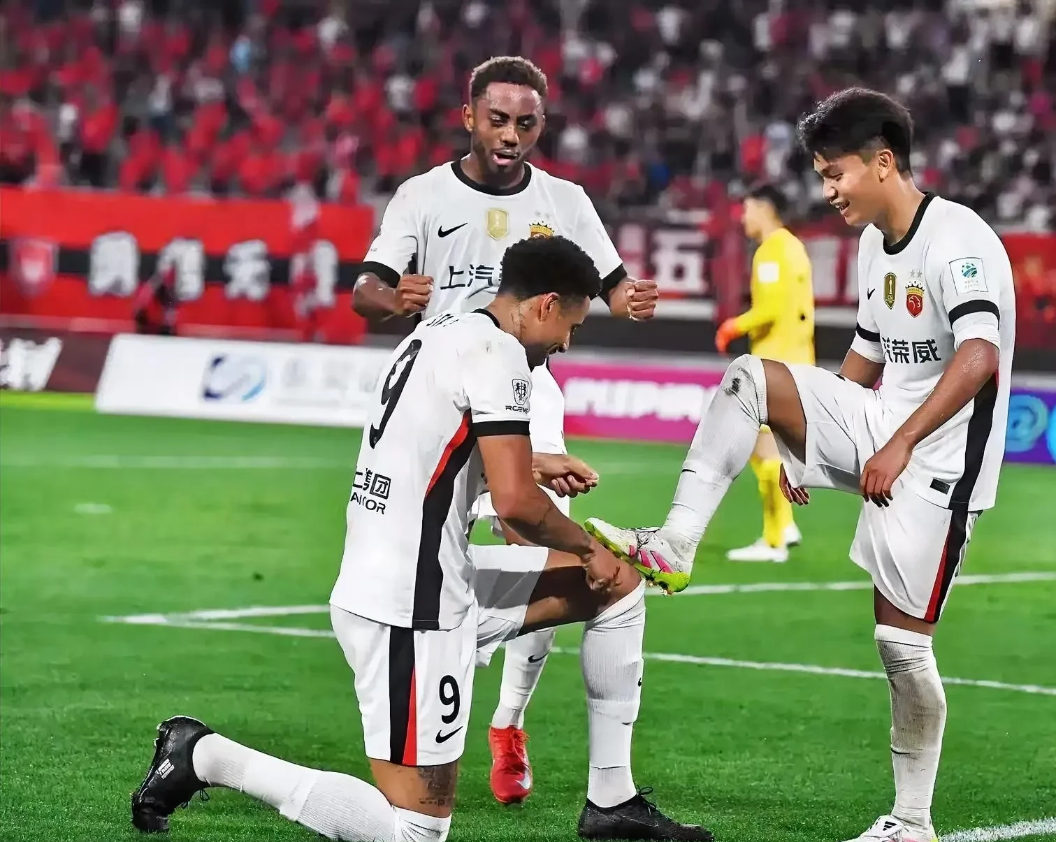 国际比赛日突围战来临，多特蒙德围绕中超止住颓势，球迷炸锅，数据趋势出现新变化的简单介绍